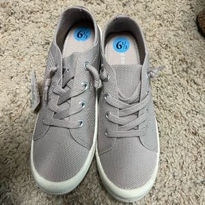 Madden girl slip on sneakers